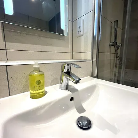 Harbourside Haven - One Bed With Balcony *