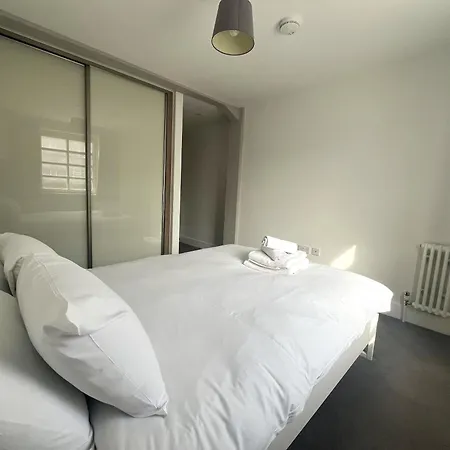 Harbourside Haven - One Bed With Balcony * Bristol