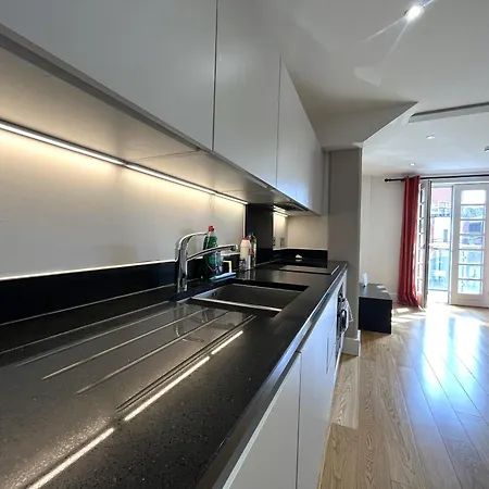 Harbourside Haven - One Bed With Balcony * Bristol